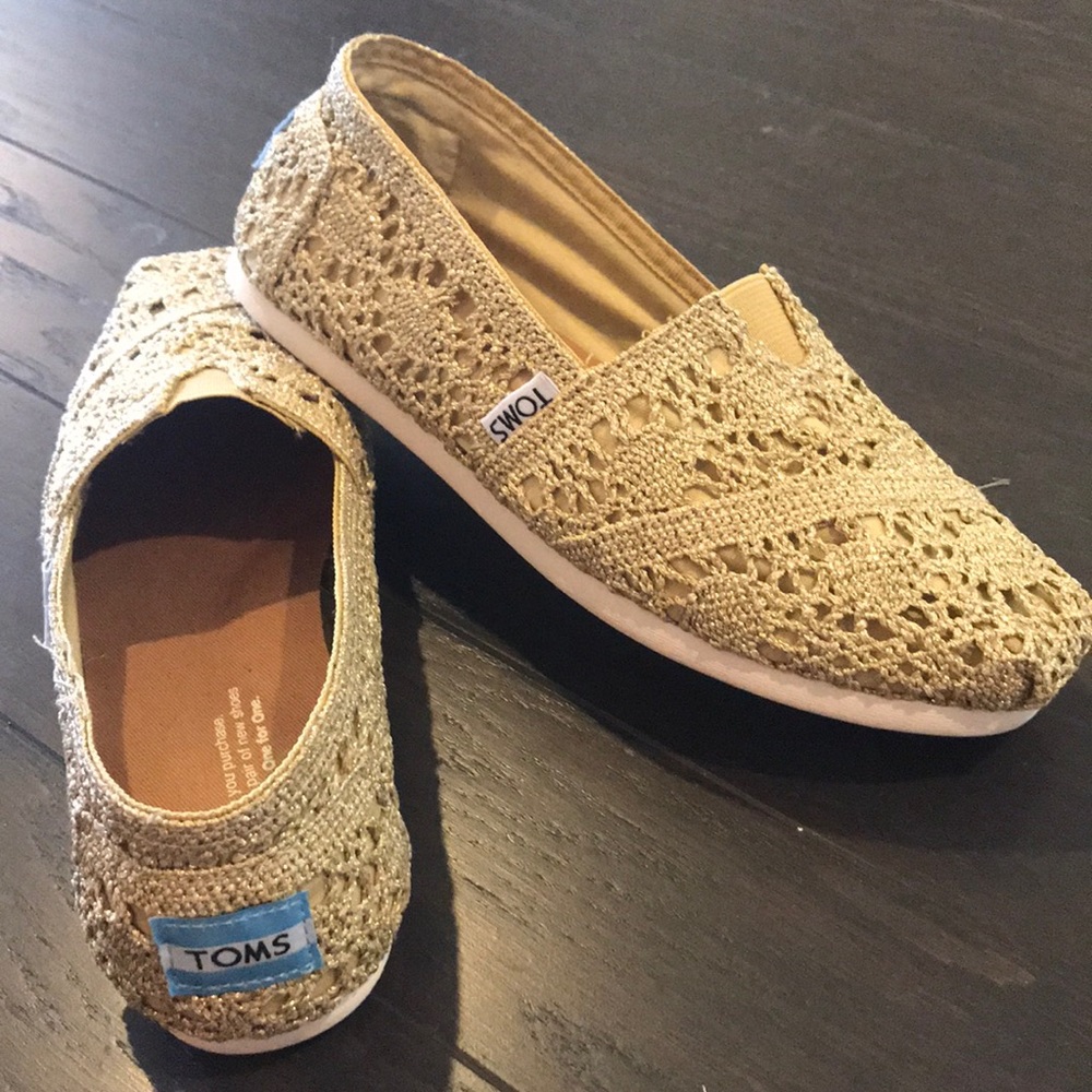 Brand new authentic TOMS size 6- $25!
